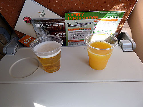 シンガポール航空 シンガポール~香港 エコノミークラス | 機内 シンガポール航空 シンガポール~香港 エコノミークラス | 機内